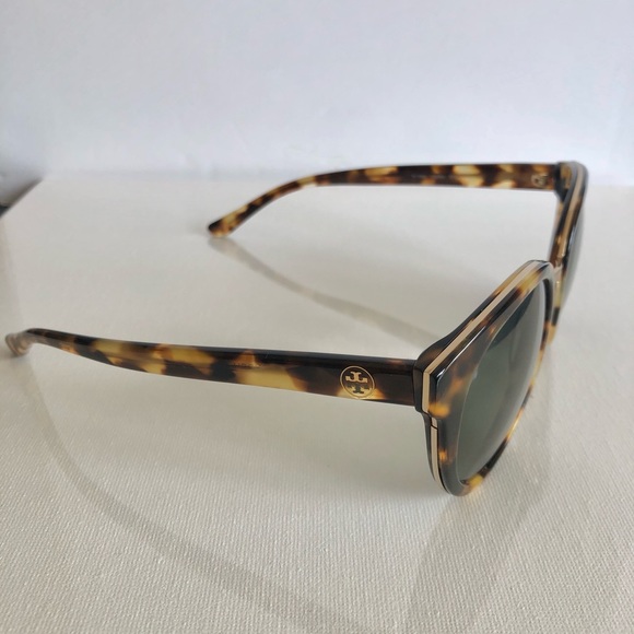 Sunglasses w/case - Picture 3 of 5